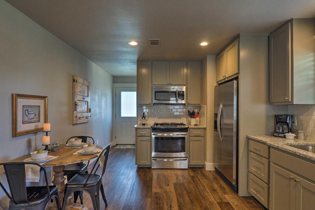 Cozy Home Blocks To Georgetown Square And Su! Екстериор снимка